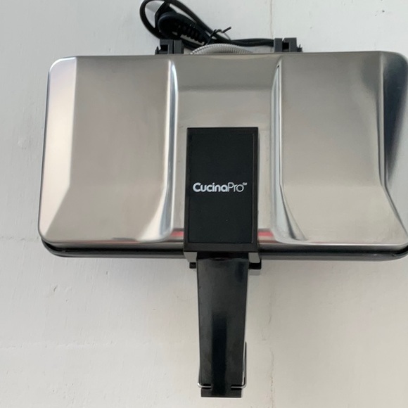 CucinaPro Non-Stick Pizzelle Baker - Picture 7 of 10